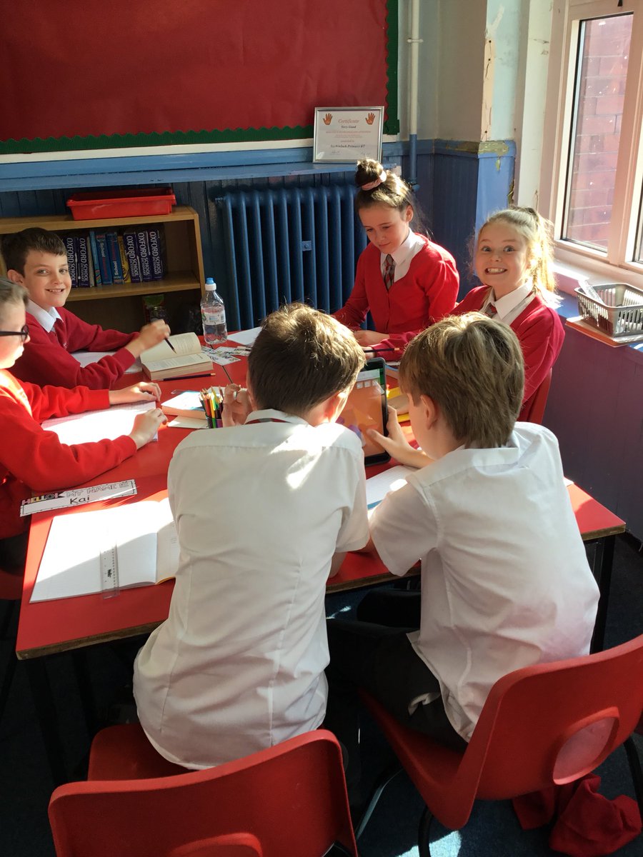 AuchinlochPrim1's tweet photo. P6/7 are beginning the week with some reading 📚👁#Wonder #KasparPrinceofCats #WedWabbit https://t.co/zDfWojU2iQ