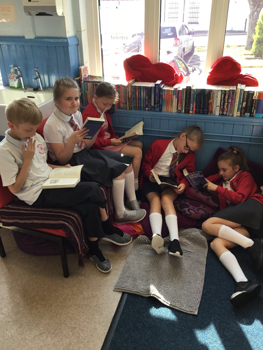 AuchinlochPrim1's tweet photo. P6/7 are beginning the week with some reading 📚👁#Wonder #KasparPrinceofCats #WedWabbit https://t.co/zDfWojU2iQ