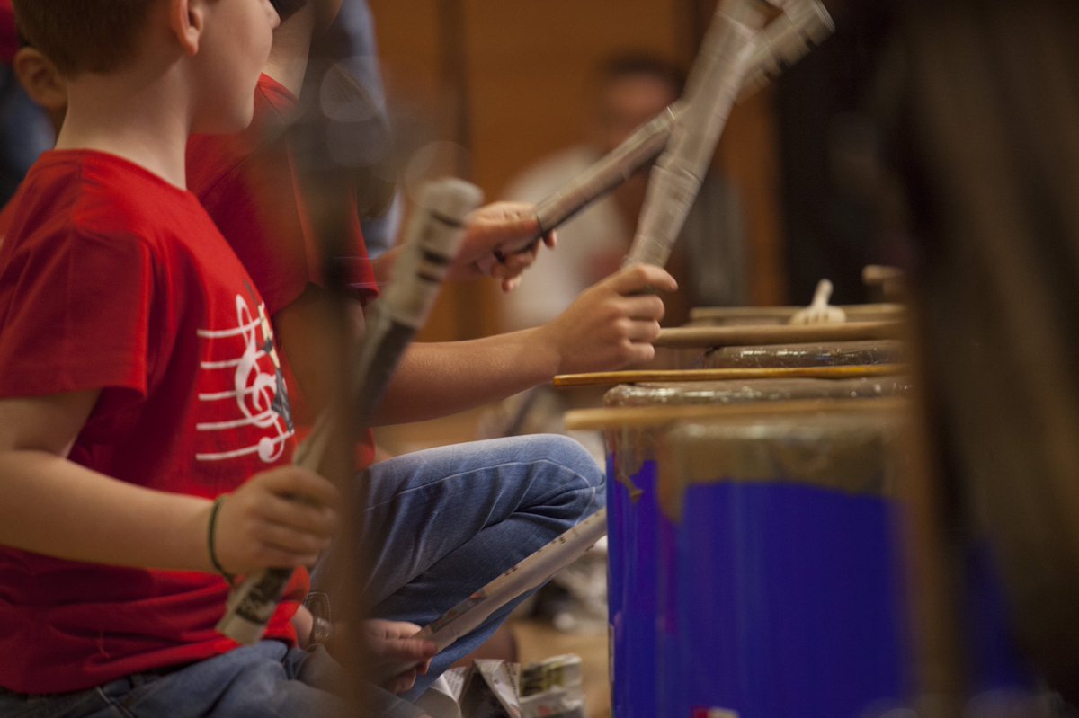 cemmecjaen's tweet photo. Nuestros alumnos/as de PERCUBÓN durante el CONCIERTO FINAL DE CURSO. Y es que en CEMMEC se aprende a tocar Instrumentos de Percusión desde los 5 años de edad. 😍😍😀
.
#orgullocemmec #YoSoyMusicaeduca #cemmec #percubon Musicaeduca https://t.co/wZLMWmVvDv