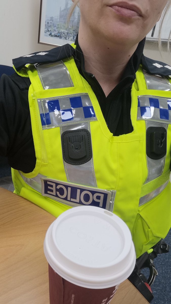 LittleMissCop's tweet photo. Thank you so much to the gentleman who was @CostaCoffee drive thru in front of me. He paid for my coffee to say thank you for the job we do. Genuinely touched by the kindness of a stranger @cheshirepolice @policechester @ShitChester https://t.co/ACv1VLipPp