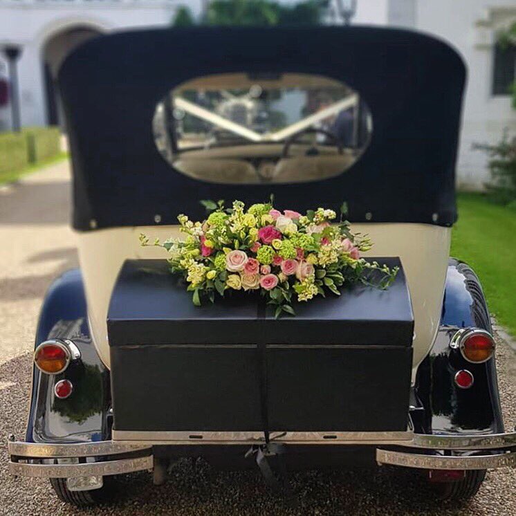 It was the perfect day! 🎩 👰 💍 Congratulations Jo &amp; Gary.
Beautiful wedding car by @christophersweddingcars and stunning flowers by <a href="/Stemtation/">Stemtation Flowers</a>. Final touches by <a href="/GorvettandStone/">Gorvett and Stone</a> 
#eventfloristry #weddingcars #weddingday #flowers #bride #weddingflorist #weddingvenue #bigday