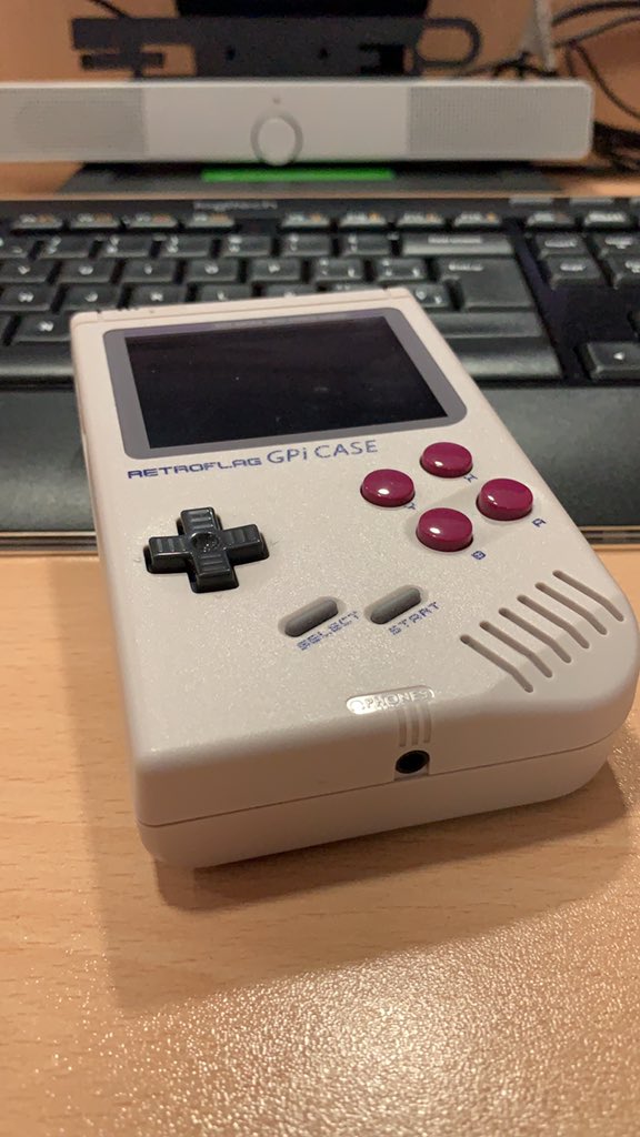 iaguilardelucas's tweet photo. Que gustazo de consola portatil 🤤🤤#loretromola 
#retroflag #gpicase https://t.co/6N4VQSIMbo