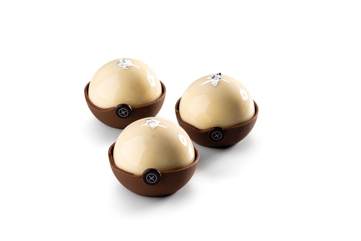 bylapaca's tweet photo. ¿Habéis probado nuestro pastel de macadamia? Si todavía no lo habéis hecho tendréis que esperar unos días, volveremos el jueves 5 de Septiembre #Chocolate #Lapaca #LapacaHuesca #HuescaEsChocolate #Chocovic @Chocovicoficial @silikomartprofessional 📸 @ivan_raga_photografier https://t.co/43BiTWhnnk