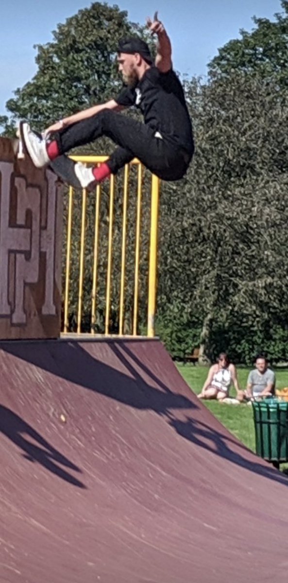 Puttick4Macc's tweet photo. Great bank holiday in the sun so far. Went to Henry's skatejam comp at West Park &amp; made AR #popuppanda animations with @jessicasymons @maccmuseums. Danced with @Marcmakescomics @TreacleMarket and helped @JC_Robins lend #muglibrary mugs for slush puppies! Long may it continue! https://t.co/KYfvVQfRPt