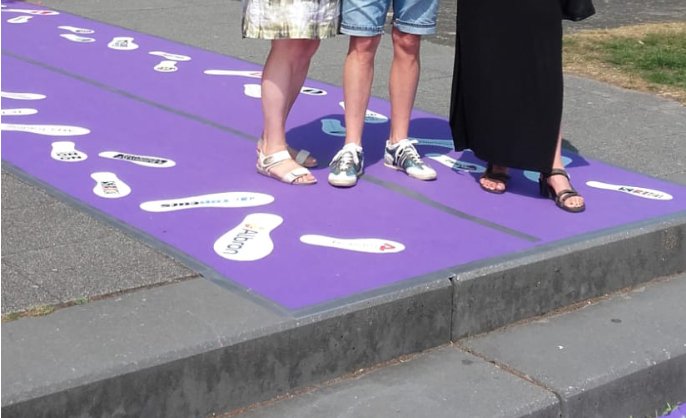 HoopSamenloop's tweet image. ...of zet een ‘Stap tegen kanker’ en sponsor een bedrijfsstap. Alle voetstap-stickers met bedrijfslogo’s plaatsen wij op de paarse loper van de Markt naar de Stille Wei in #Harderwijk tijdens het #SamenLoop weekend. Draag jij #KWF al een warm hart toe?
