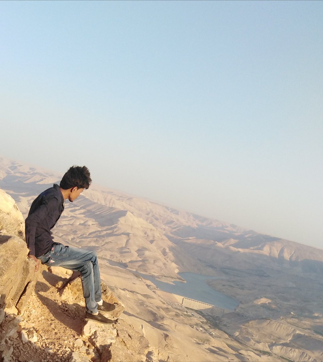 AlsaraheenS's tweet photo. أسعد مكتئب,وأكبر إجتماعي مُنعزل,وأذكى متغابي,وأيضًا أغرب انسان مفهوم . https://t.co/jWphg9G3dq