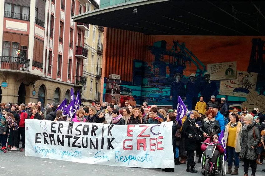 Convocan una concentración esta tarde a las 18:00 en la Herriko Plaza para denunciar la última agresión sexista herrikolore.org/index.php/herr… #Barakaldo #violenciamachista