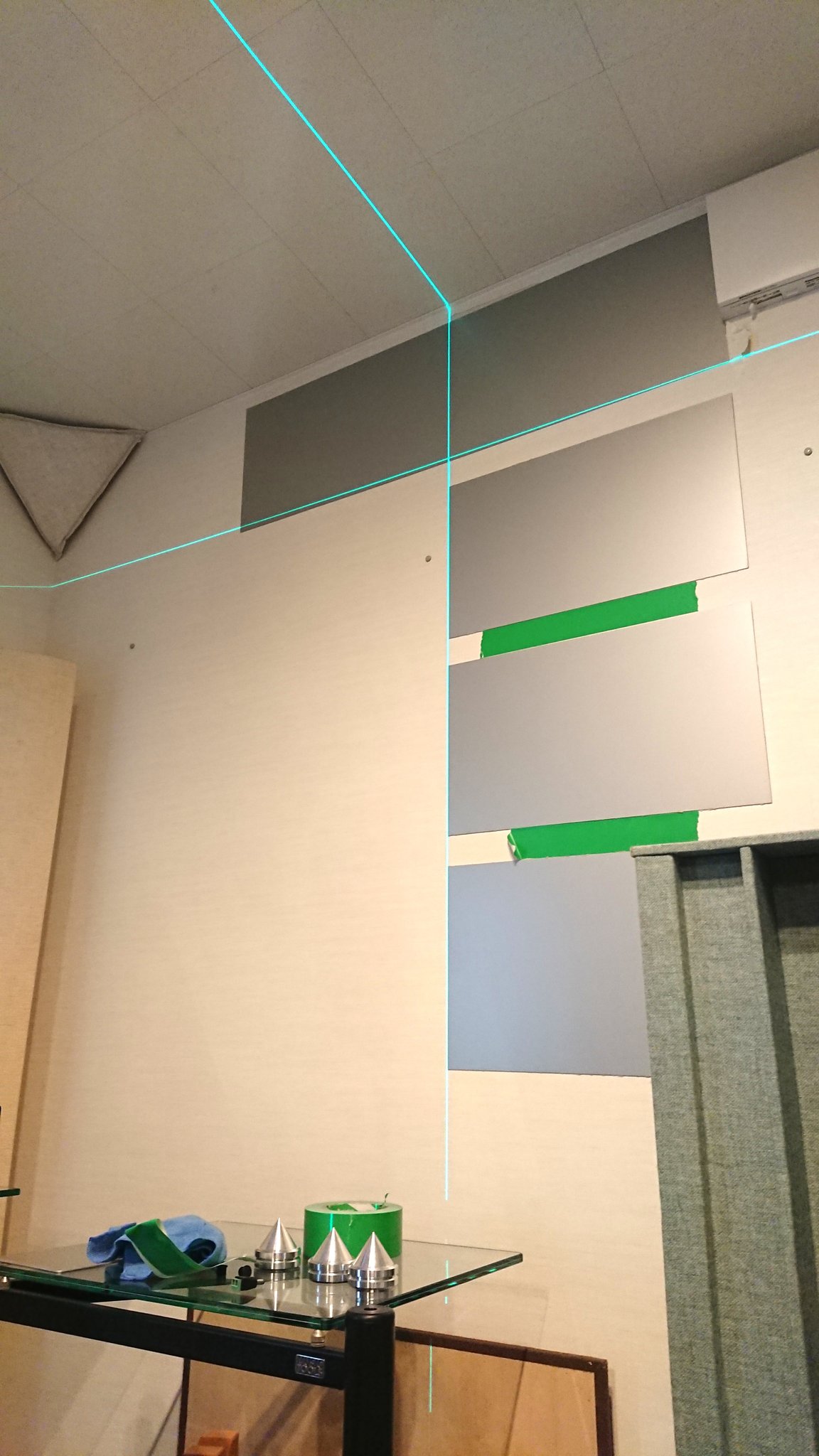 ALEXオーディオ on Twitter "オーディオルームの壁が弱い部分は内部の空間で低音が響く、いわゆる太鼓現象が起きていたので、カル