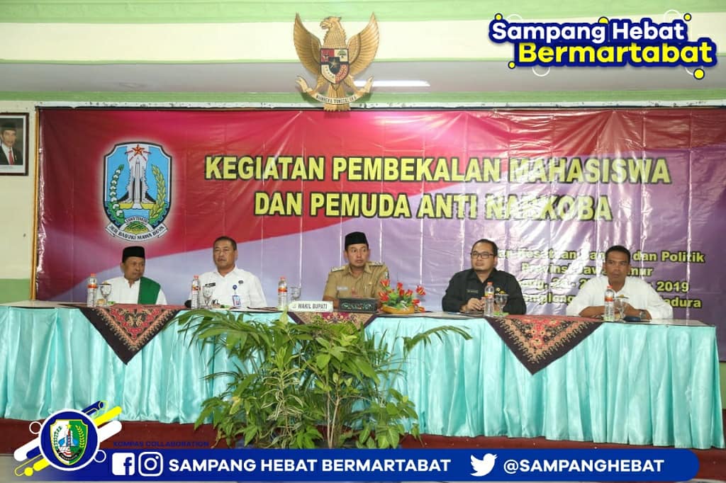 SampangHebat's tweet photo. Dok, Senin (26/08/2019) 

Wabup H. Abdullah Hidayat menghadiri kegiatan Pembekalan Anti Narkoba terhadap Mahasiswa dan Pemuda serta Organisasi Masyarakat di Aula Hotel Camplong. 

Foto : Humas Pemkab Sampang https://t.co/4RWgi495Br