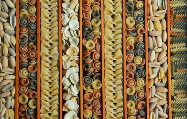 foodloversindia's tweet photo. Made from the same ingredients, pasta has a gazillion shapes. Why though? Click here to find out. 
.
.
https://t.co/HZzyVvEhUv
.
.
#Pasta #PastaShapes #PastaMania #FoodQuestion #Penne #Spaghetti #Fusilli #Tortellini #Fettuccine #FoodLovers #TruthInFoodWineAndDining https://t.co/ENKtshOfUE