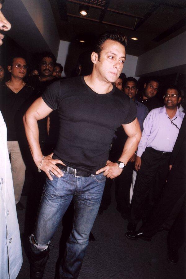 Iftykhan15's tweet photo. #14YearsOfNoEntry
@BeingSalmanKhan @AnilKapoor https://t.co/ftJQPPfoeW