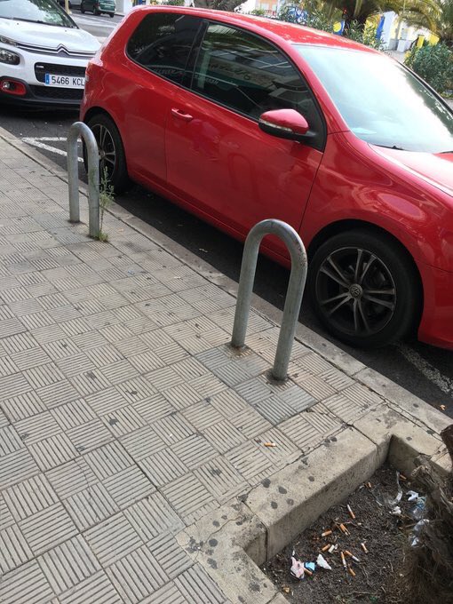 pituserias's tweet photo. Pasados 8 meses,seguimos sin accesibilidad en las plazas #discapacidad @santacruz_ayto en(Avda Majuelos aprox núm 34) sigue manteniendose...#todos tenemos que ser llevados en algún momento y abrir la puerta del coche,entrar y salir sería genial. ¿Pueden ayudarnos?@PoliciaLocalSC https://t.co/W1M93PLyTC