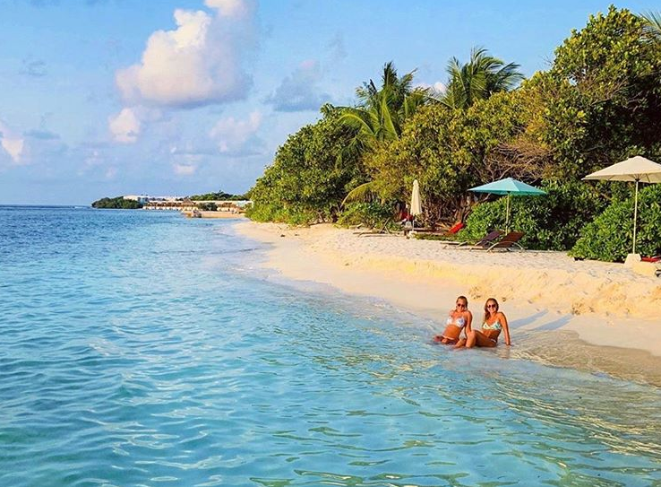 Ease your mind &amp; relax.. 🍹We’ve got plenty of sunshine here! ☀️
.
.
.
📸 : __ste_fa_nie__
#OBLUHelengeli #Maldives #Travel #happyplace #Getaway #Destination  #Paradise #Explore #travelgoals #traveldiary #explorer #visualsoflife #resort #bliss #beach #lagoon #vacation #holiday