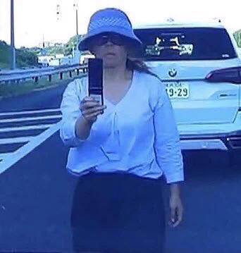 弟が描いた交通安全ポスターがまさにあの人で草ww