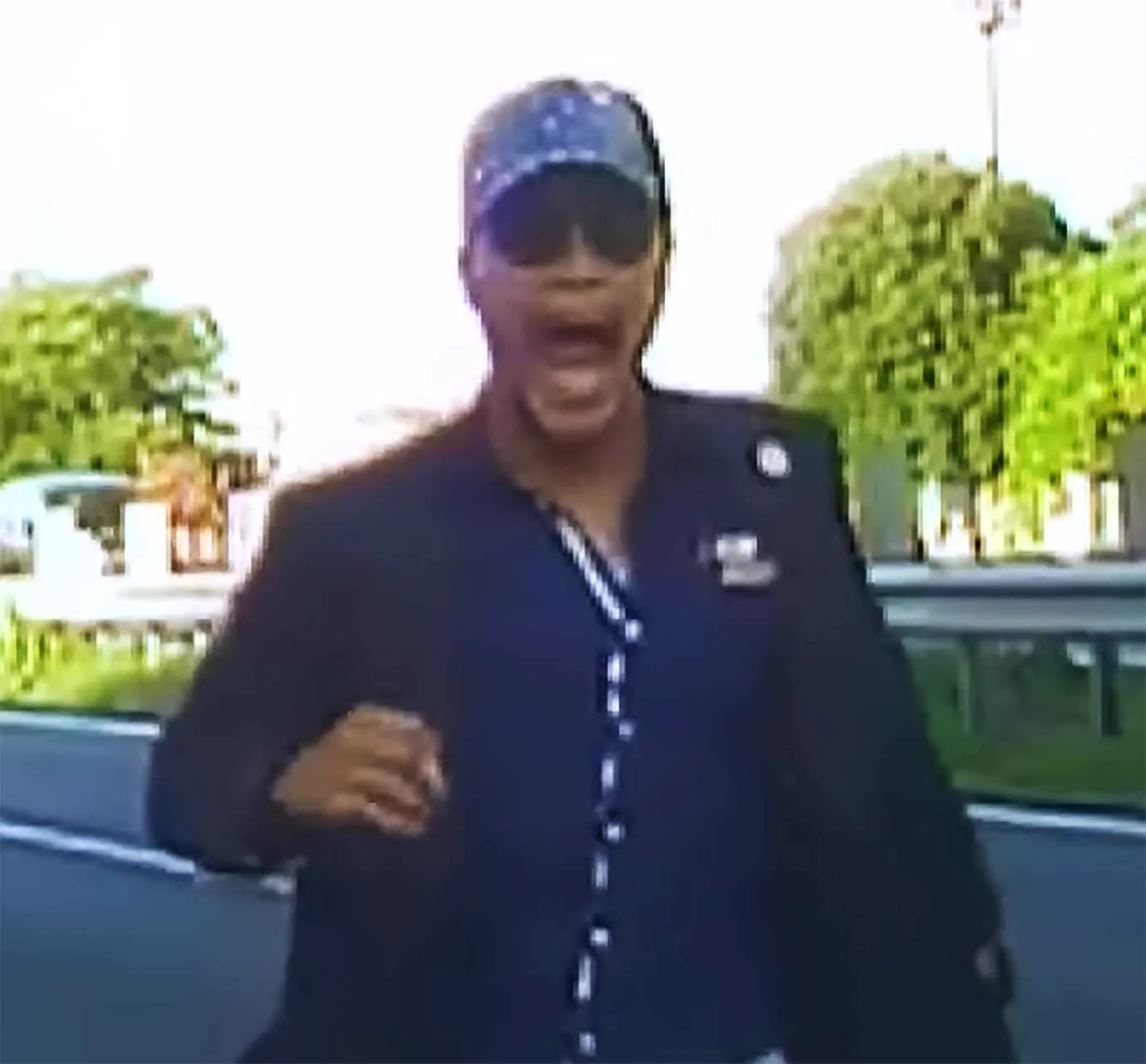 弟が描いた交通安全ポスターがまさにあの人で草ww