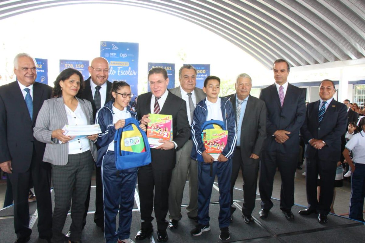 richardsnte12's tweet photo. Hoy iniciamos de manera oficial el ciclo escolar 2019-2020 en la Escuela Primaria Hermanos Flores Magón. Regresan a las aulas 550 mil estudiantes en todos los niveles educativos de nuestro estado. Que sea para todos un excelente ciclo escolar.

#SNTE12
#Durango 
#FelizLunes https://t.co/fBQvmscj5O