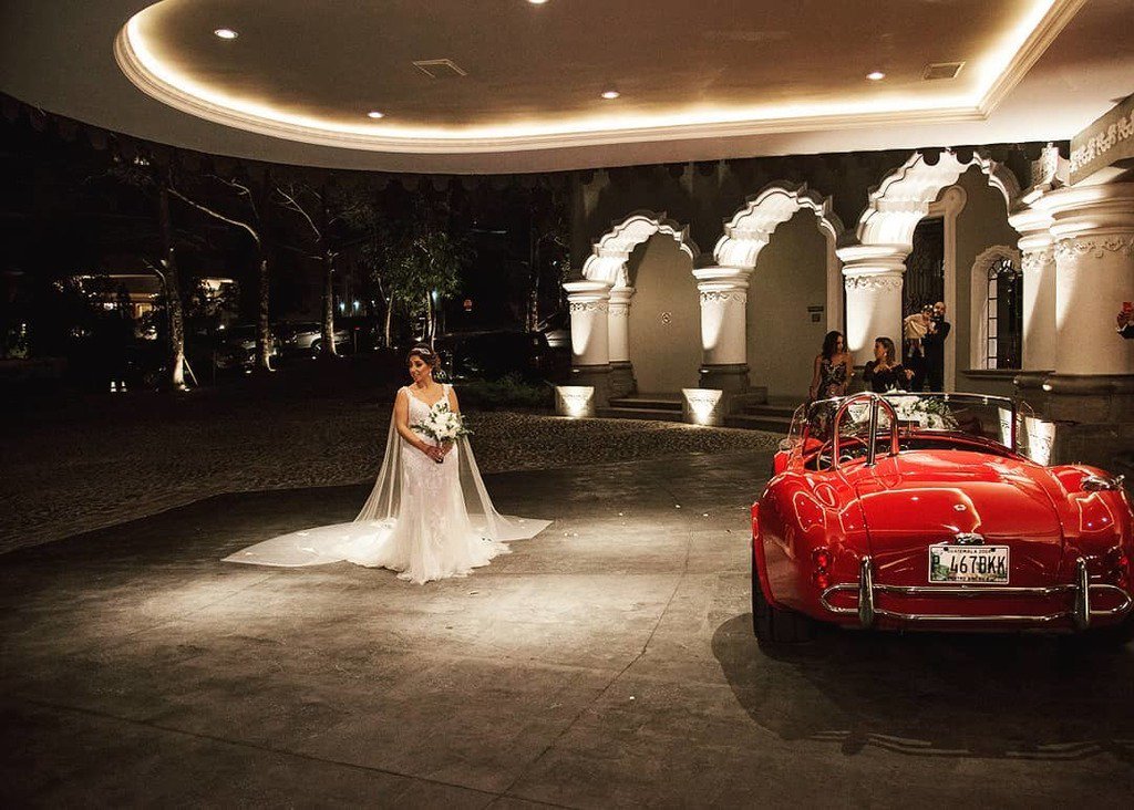 Just a bride and her ride.

#guatemalaweddingphotographer #weddingphotographerguatemala ift.tt/2PeC0Mz