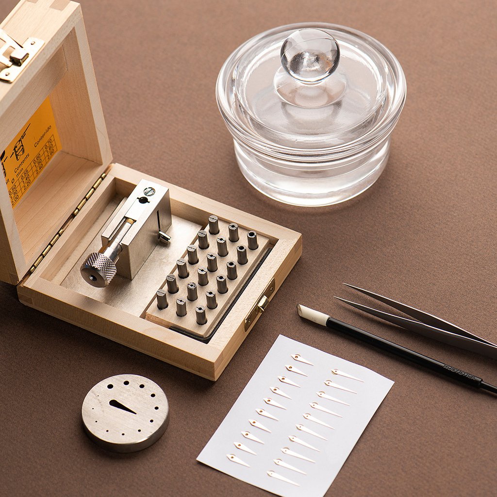 As small as they are, hands are the bearers of time. Our master watchmakers are particularly cautious when it comes to hand-fitting. 

#AteliersdeMonaco #Watchmaking #Horology #Watchmaker #Craftsmanship #SavoirFaire #Watch #Timepiece #Switzerland #Geneva #Aiguillage #HandFitting
