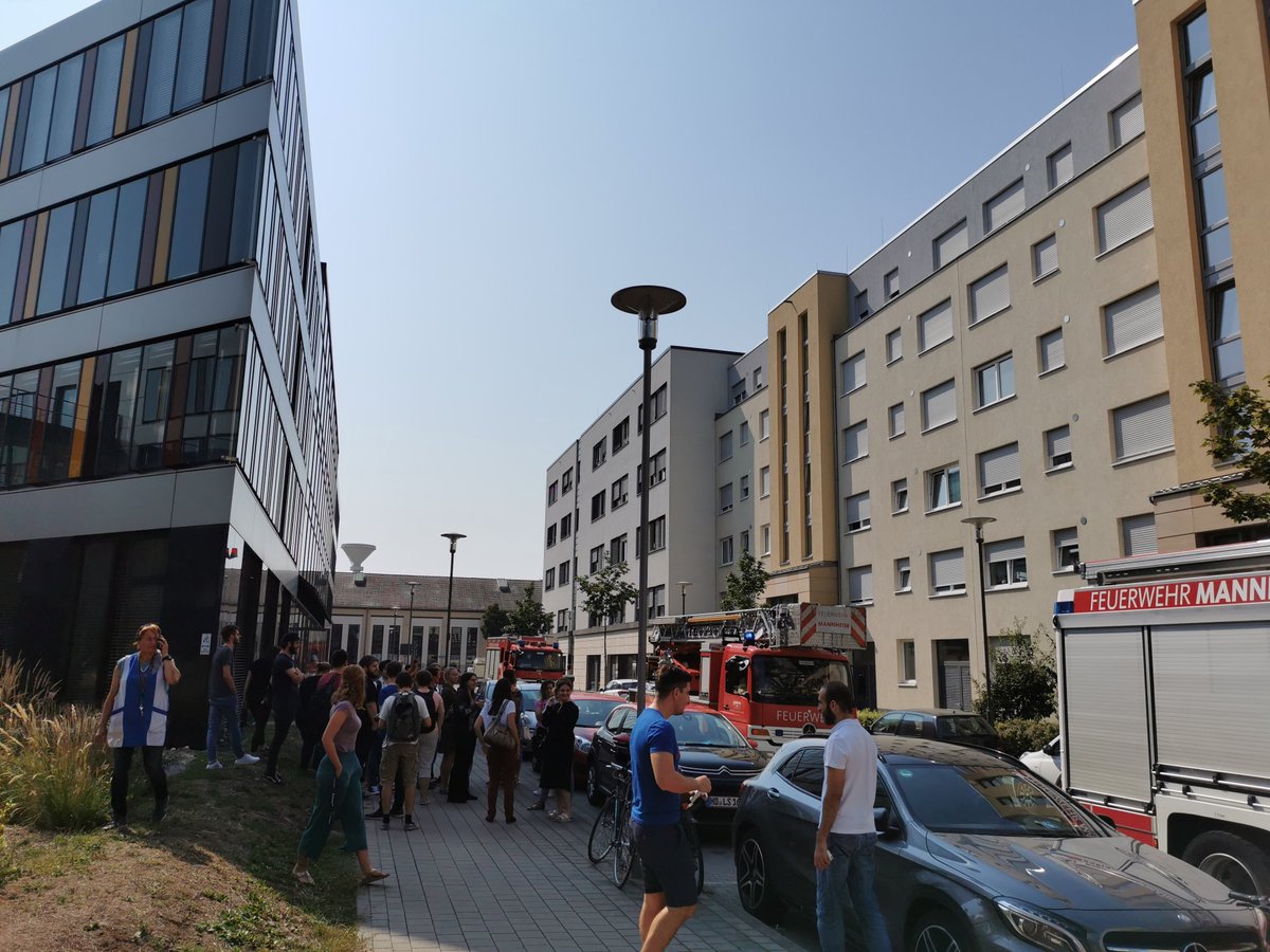 TheHackathonCo's tweet photo. +++Hot News+++
And it burns, burns, burns …🎧 No, it doesn’t. The only harm of this fire alarm was the alarm itself. Our ears were bleeding! Better than coffee, worse than an alarm clock. 📢
.
Firefighters turned up within five minutes. 💪We feel safe now.
.
#firealarm #mafinex https://t.co/GdSej3Q0qA