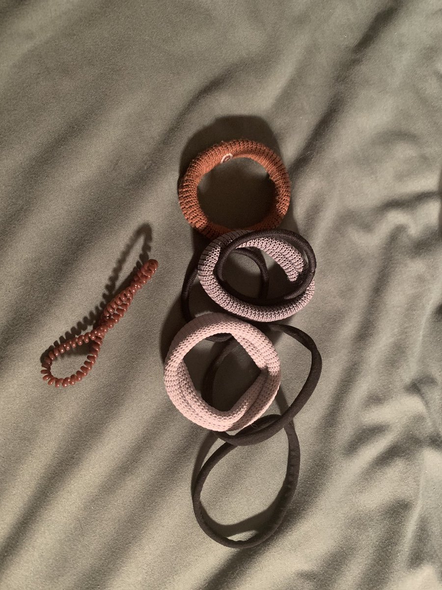 Grylwithwings's tweet photo. Anybody else find a pile of #hairties when they remake their #bed? #longhairproblems #sleeping https://t.co/Dkhz0MseQl