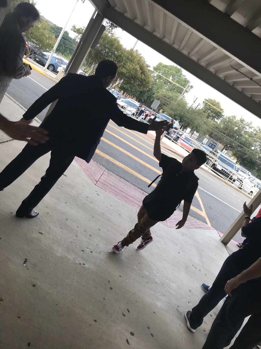 NISDPatNeff's tweet photo. And we’re off! Welcome to the 2019-2020 school year Texans! Thank you @BigMentorSA, @HarlandClarke, @raylopezfortx, and @Menendez4Texas for joining us this morning for #TheBigHighFive! Some sleepy faces, some smiling faces, but ALL a part of our Texan family 💙 #NISDlegends https://t.co/Jj4a2o20Zb