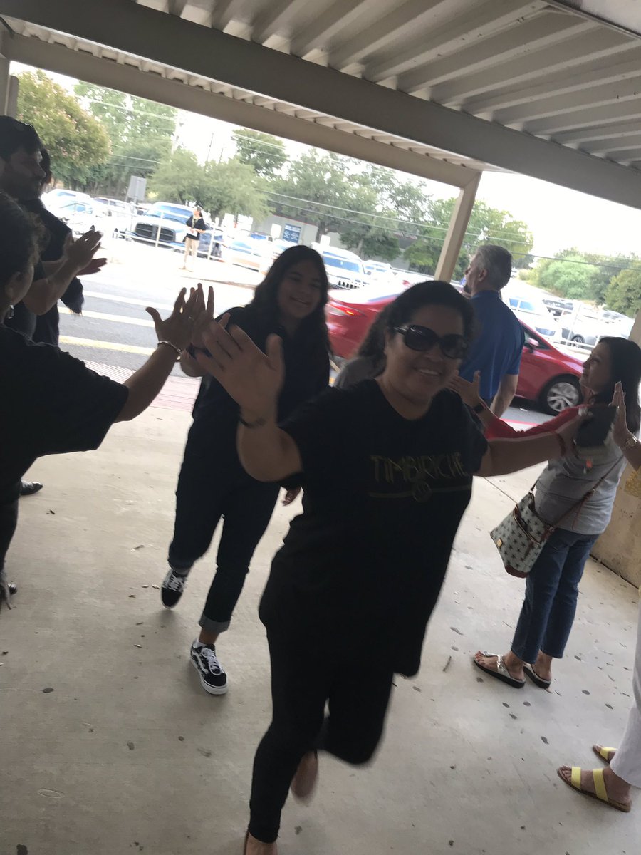 NISDPatNeff's tweet photo. And we’re off! Welcome to the 2019-2020 school year Texans! Thank you @BigMentorSA, @HarlandClarke, @raylopezfortx, and @Menendez4Texas for joining us this morning for #TheBigHighFive! Some sleepy faces, some smiling faces, but ALL a part of our Texan family 💙 #NISDlegends https://t.co/Jj4a2o20Zb