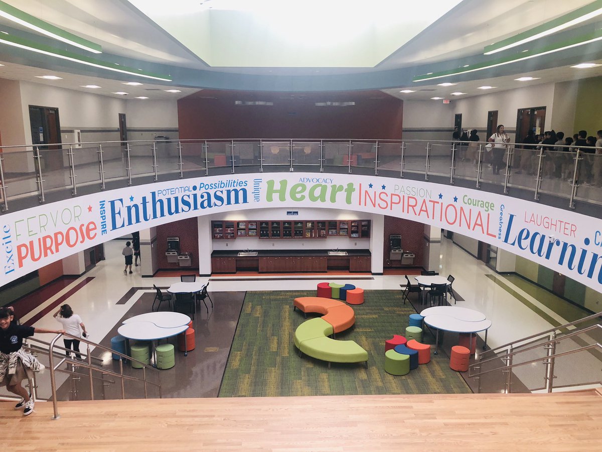 BrendaChR1's tweet photo. First day Of school in this beautiful facility @MissionValleyES #bond2015 @lead2learntech @cynunez17 #THEDISTRICT https://t.co/wV1L8ZWn7l