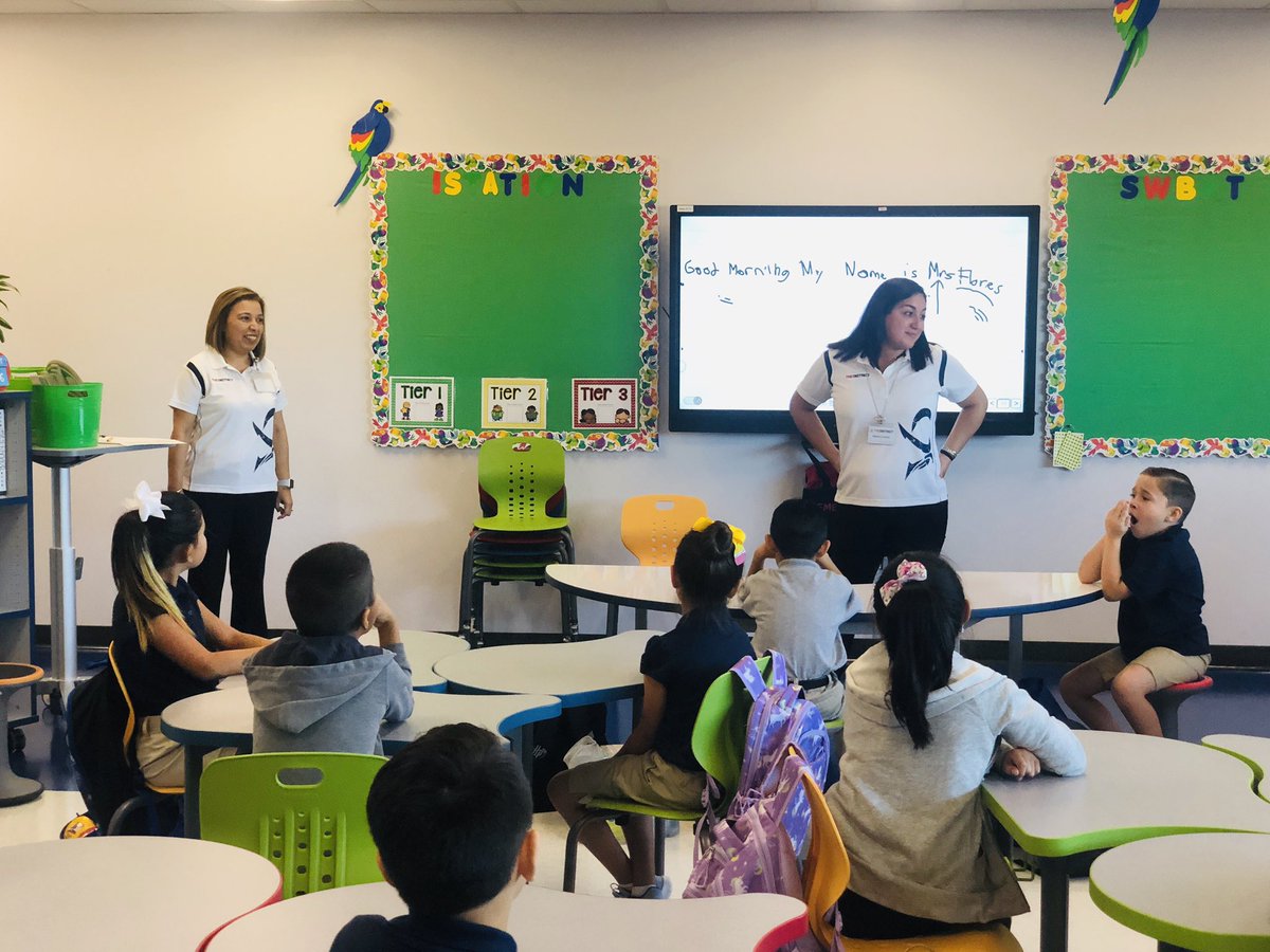 BrendaChR1's tweet photo. First day Of school in this beautiful facility @MissionValleyES #bond2015 @lead2learntech @cynunez17 #THEDISTRICT https://t.co/wV1L8ZWn7l
