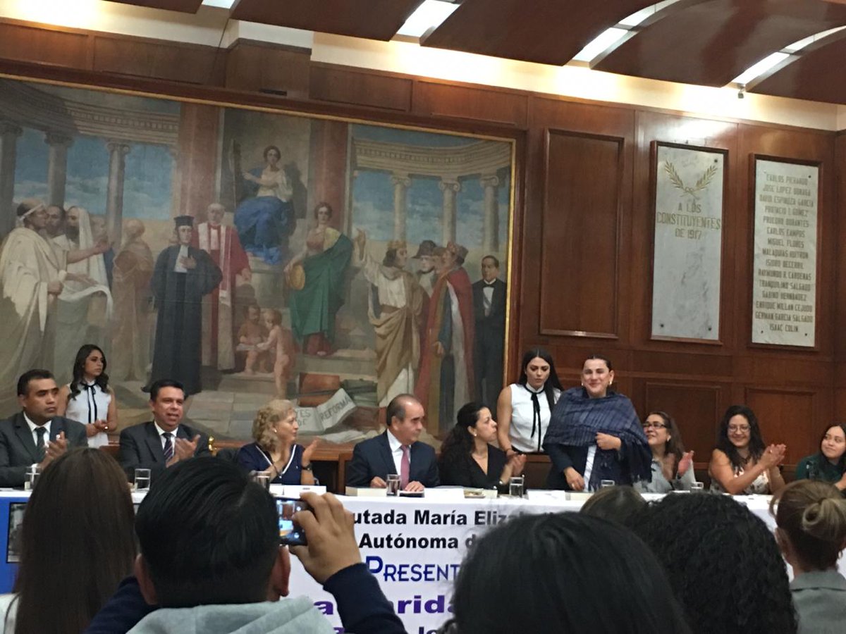 grimiucm's tweet photo. Dra. Karla Morales investigadora del Centro de Estudios Avanzados #CIEAM y del #GRIMI #UCM #TuUniversidad asiste al palacio del poder en #México #UAEMEX a la presentación del libro ¿Es la paridad una realidad en los congresos estatales? #REDES 170039 de #Conicyt https://t.co/gdc2dyI8XR