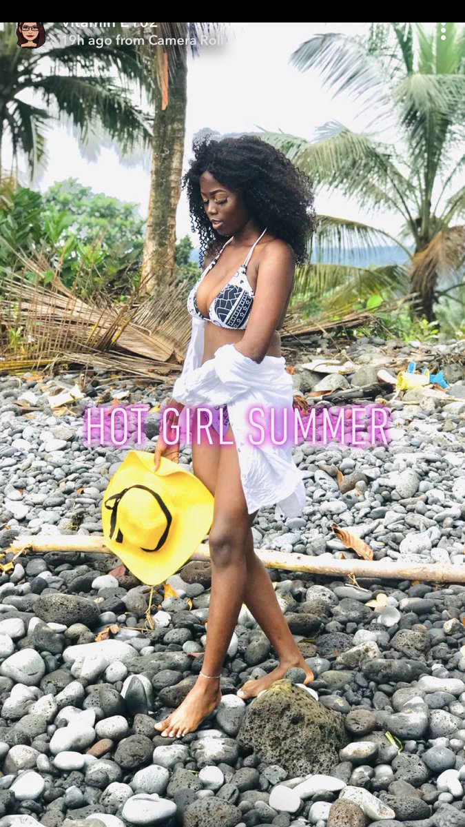 Miss_El_21F's tweet photo. A whole vibe @AlabiBusayo6 #cameroon #cameroonmodels #twitter #237 https://t.co/mmlhzdU1Us