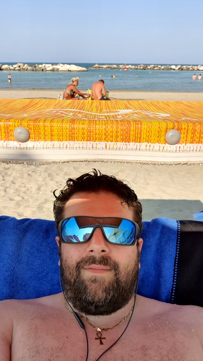Trancez0r's tweet photo. We need esports events on the beach. Logistics be damned. #roadtripupdates https://t.co/0lL0vuwN75