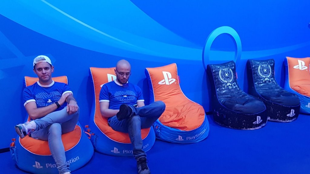 marcelreise11's tweet photo. die sind doch mal mega-schick und bequem zugleich:
die offiziellen #PlayStation Sitzsäcke von #Gamewarez können ab sofort vorbestellt werden und 25 Euro PSN Guthaben gibt es bei jedem dazu. https://t.co/QrTg8oqgX3 https://t.co/ohs54TETVK