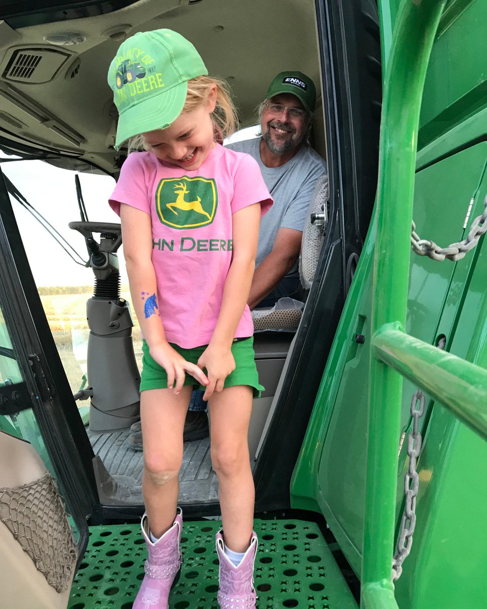 This little <a href="/JohnDeere/">John Deere USA</a> fan was pretty excited about her first combine ride! 

#harvest19 #happymonday #girlsinag