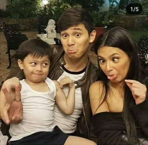 RuCaEternally's tweet photo. OPS OPS PIGILAN ANG PAGTIBOK NG PUSO..... Eto na ang reunion na pinakahihintay natin! Family picture!!!! 😍

sakto walang pasok bukas! Makakatulog ako ng mahimbing dahil sa 2 to!! WALANG UUWI 

@bianx_umali
@Rurumadrid8

#RuCaIsReal
#BiGuel
#RuCa
#BiancaUmali
#Family https://t.co/oDoi45gNL3
