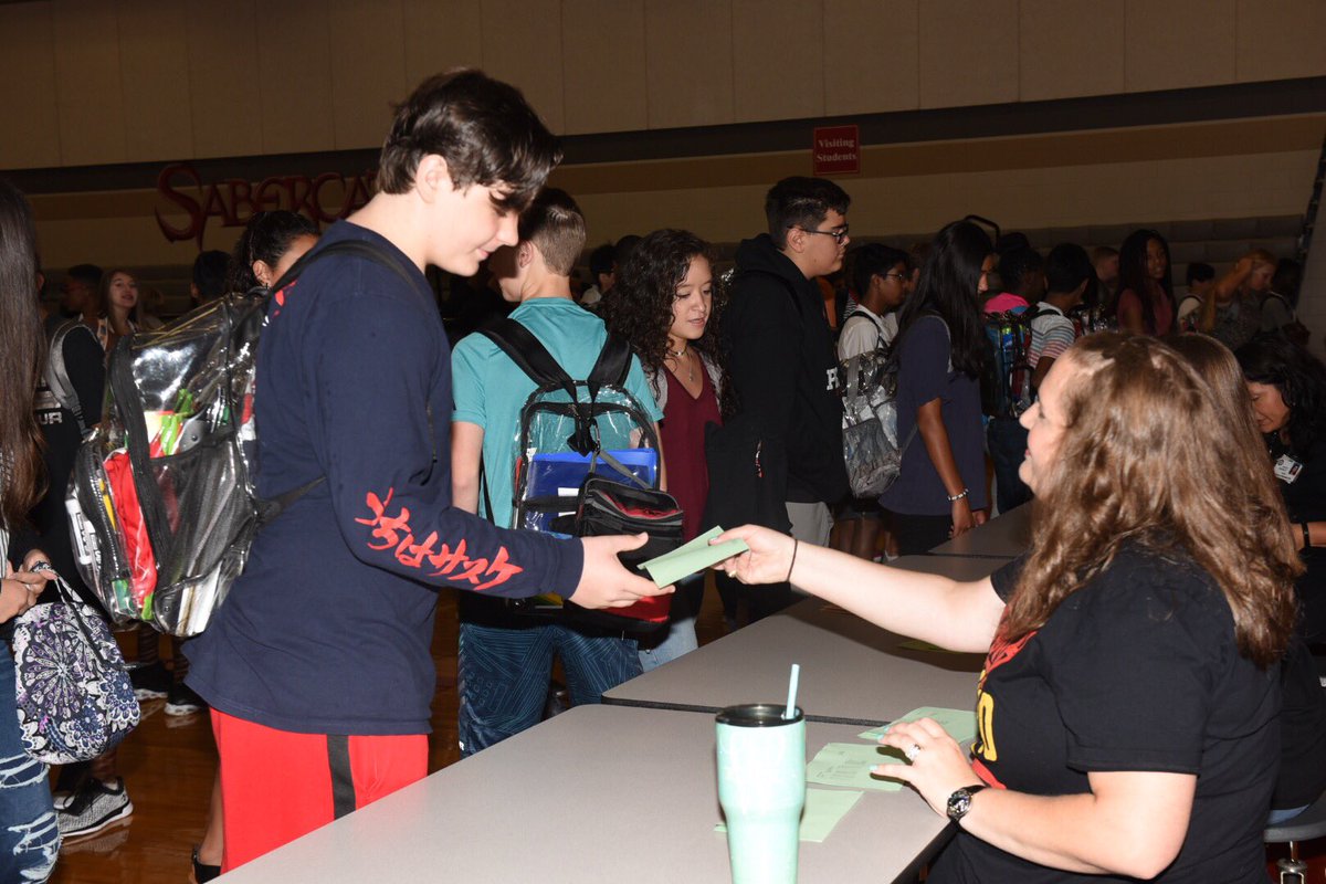CFISDAbbie's tweet photo. #CFISDFirstDay continued at @SmithMS_CFISD. Students received their schedules &amp; were busy catching up with friends &amp; seeing if they had any classes together this school year! #CFISDBack2School https://t.co/TDfw2z3hf6