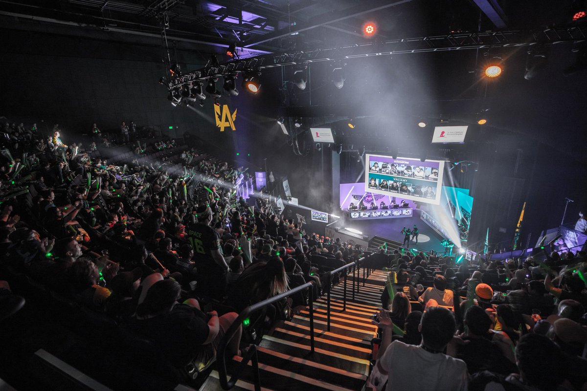 tempusrob's tweet photo. Wild to think that the #KitKatRivalryWeekend marked the end of the #OWL2019 regular season. A month from now, only the Grand Finals will remain... https://t.co/ESsfqEAfQv