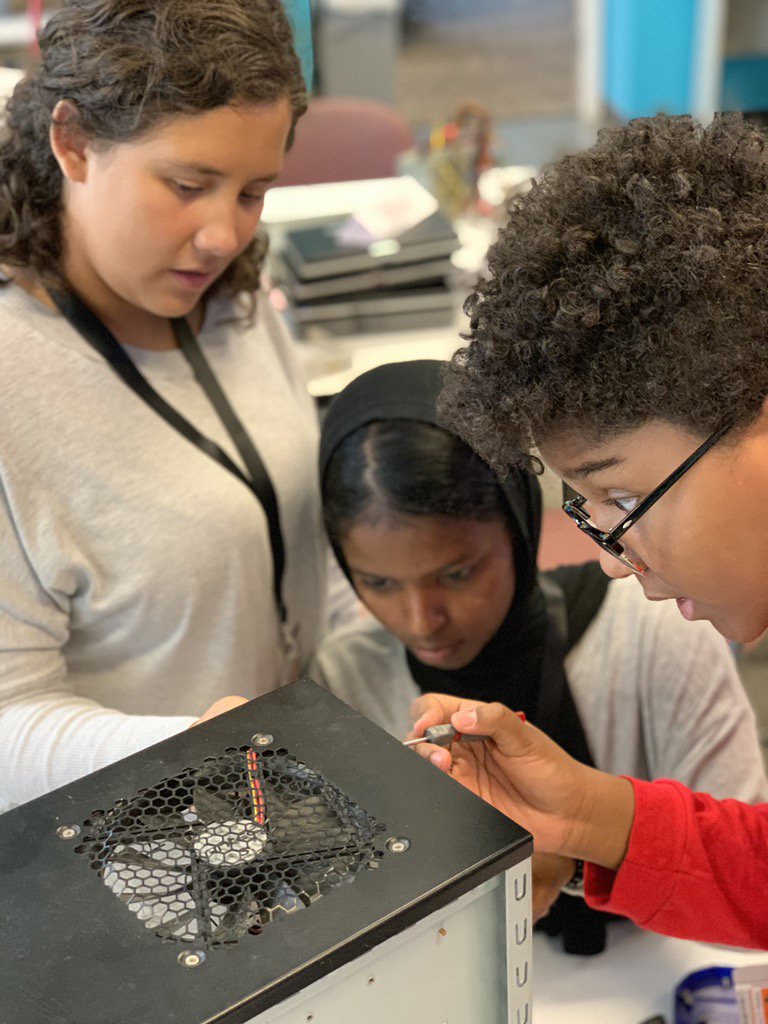 HBTVPE's tweet photo. BRIGHT-CS Summer Camp reverse engineering computer @VT_ThinkabitLab @BRIGHTCSnetwork @jegenrieder @QualcommforGood https://t.co/HmDsVu6IrP