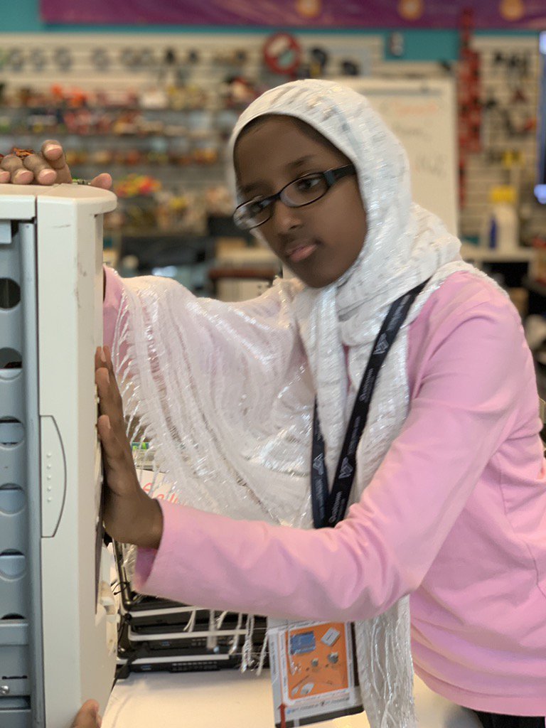 HBTVPE's tweet photo. BRIGHT-CS Summer Camp reverse engineering computer @VT_ThinkabitLab @BRIGHTCSnetwork @jegenrieder @QualcommforGood https://t.co/21tIXgs1cX