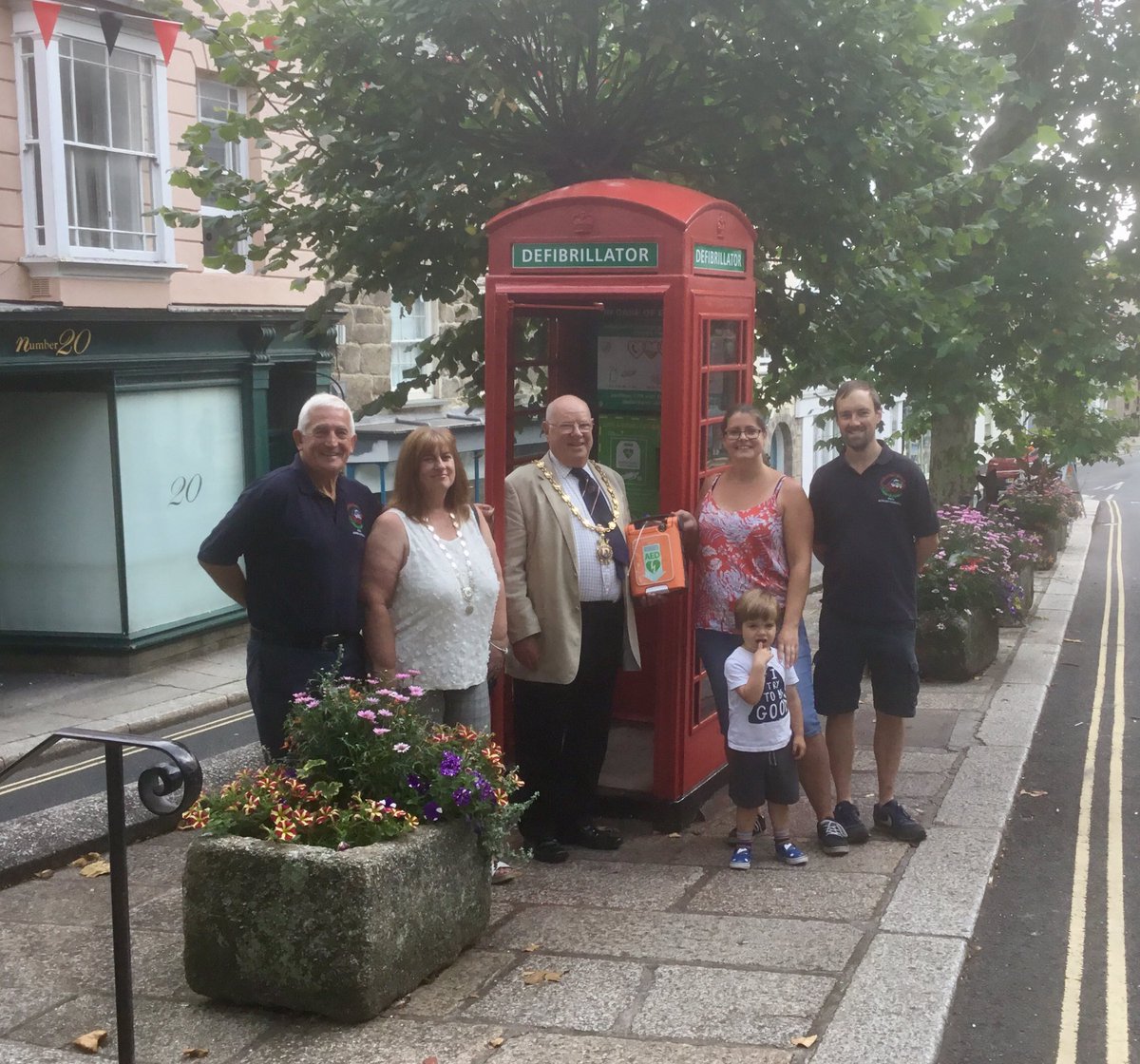 Cabinet 100!!!

Penryn higher market street telephone box. Donated in memory of William Mead who passed away from #sepsis. Pictured here is his mum Melissa Mead MBE, who has done so much for <a href="/UKSepsisTrust/">The UK Sepsis Trust</a>, alongside the mayor