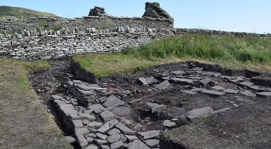 Des archéologues découvrent une "taverne" viking vieille de 1000 ans en Écosse 🏴󠁧󠁢󠁳󠁣󠁴󠁿⤵️

geo.fr/histoire/des-a…