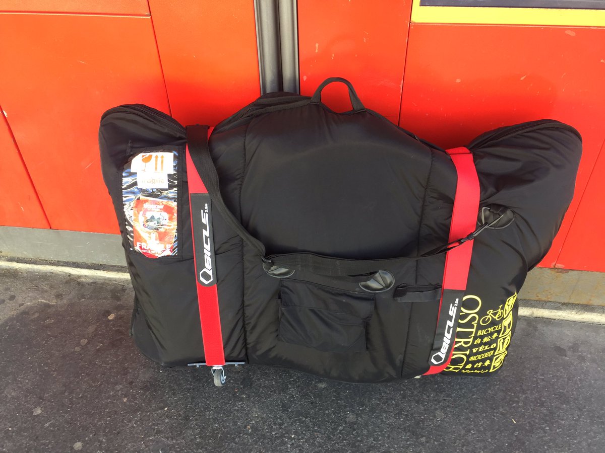 KSR1450's tweet photo. 今回のフランス旅行で試してみたOS500にキャスターを付けてみる試みは結構成功だった。完走後の疲れ果てている時に20kg近くの荷物を担がなくていいのはだいぶ楽だった。
構成は以下の通り。
OS500
底板（900×150×15くらいの木板）
QBICLE(キュービクル) eco-trolley
https://t.co/xJF9kXibm3 https://t.co/PxQ9Rjrscr