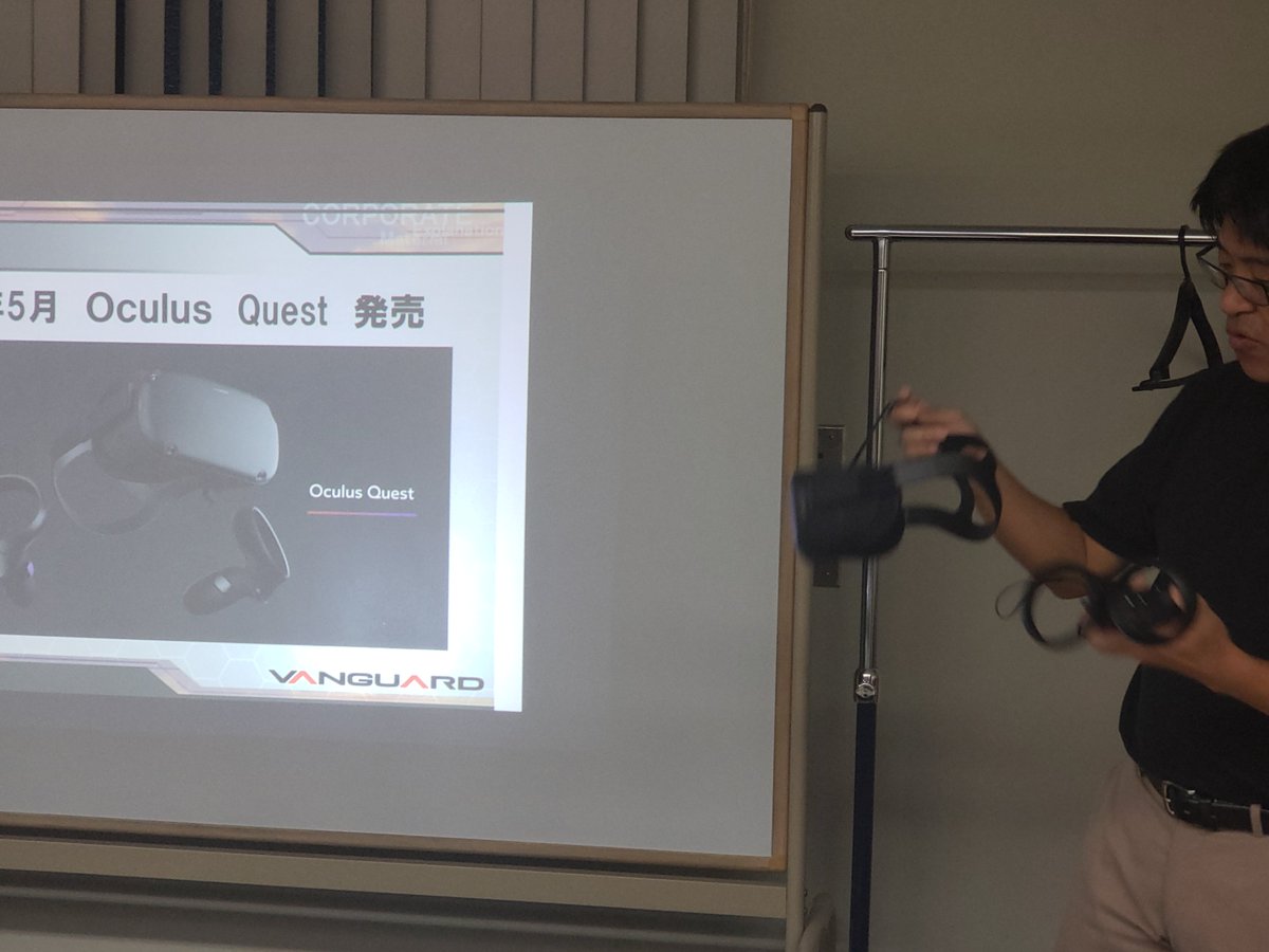 VGD_PR's tweet photo. 先日、神奈川学園高等学校の生徒さんに向けてVRの講義と体験会を実施しました！
技術的なお話から始め、ACE PHANTOM、エニグマスフィアの開発秘話や体験会なども実施し、みなさんの素敵な笑顔を見ることができて準備した甲斐がありました✨
#ACEPHANTOM_VR #エニグマスフィア #VR #ヴァンガード https://t.co/0onwqnokgW