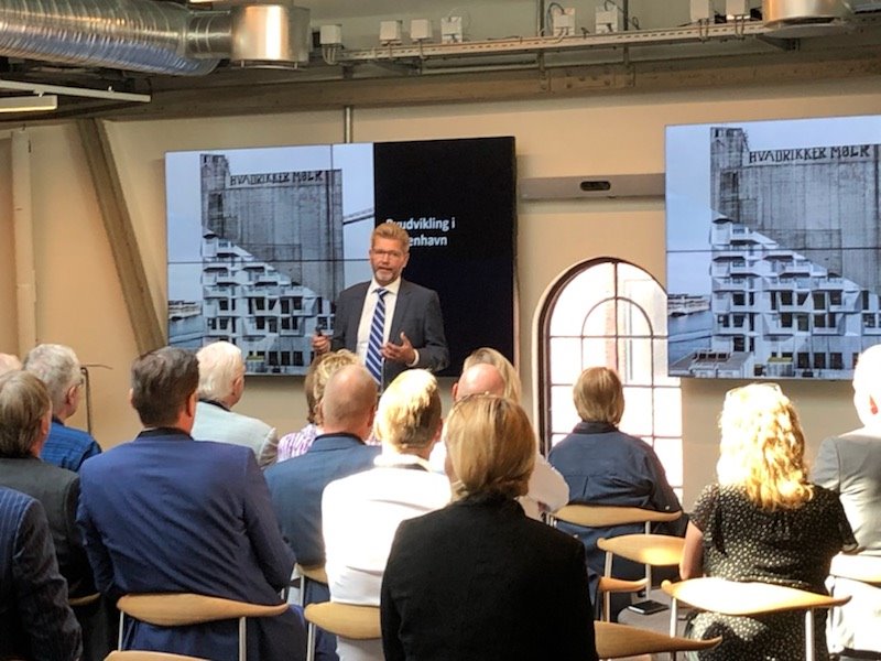 BrianAMikkelsen's tweet photo. Det går godt for Danmark, men vi skal også huske fremtiden. Det var budskabet til #CopenhagenGoodwillAmbassadors, der gør et fantastisk arbejde for at promovere dansk erhvervsliv i udlandet. Godt arrangement på skønne #HotelOttilia, hvor @FrankJensenKBH også deltog. #dkbiz https://t.co/TEAqEp9V97