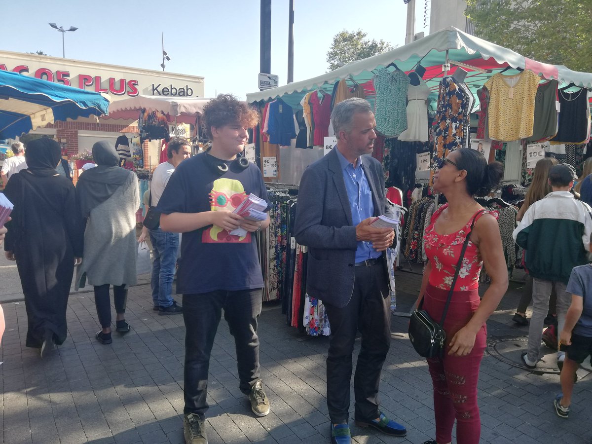Generation_s60's tweet photo. Distribution matinale et unitaire ce matin sur le marché d'Argentine à #Beauvais

Les différentes composantes de la gauche, rassemblées, pour faire connaître la charte d'engagement aux https://t.co/EnQ54Pvf18.s et poursuivre avec eux.elles le dialogue ...

#Municipales2020 https://t.co/knLNq31xDQ