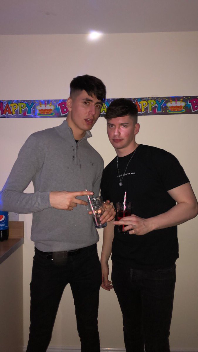 Kieran_Howard7's tweet photo. @benjone_s happy birthday champy https://t.co/tkyh4PfK1V