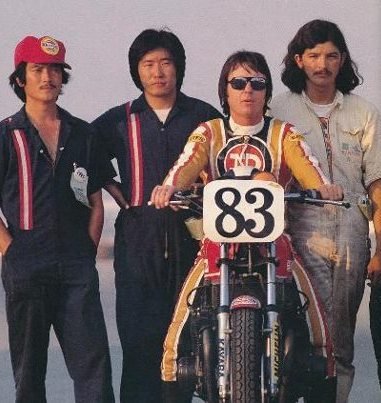 popsyosh34's tweet photo. 1978 Steve McLaughlin ๐บ๐ธ๐
Yoshimura 944cc Suzuki GS750, with part of the Yoshimura team behind. Photo from an ND Spark Plug advert .
#AMASuperbikes https://t.co/obS9Cd8Zo3