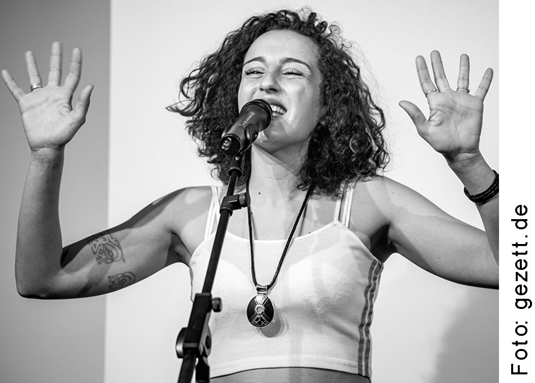 lyrikline's tweet photo. Good that #Wallonian Slam poet Gioia Kayaga is now available to listen to on Lyrikline!
🎧 https://t.co/EsGmvzjGBr
Also check out her album L'art de la joie that came out earlier this year https://t.co/BtOylwKxpS
Enjoy listening!
Merci L'arbre de Diane + @culturure_be
#slampoetry https://t.co/oFWzgJAuJX