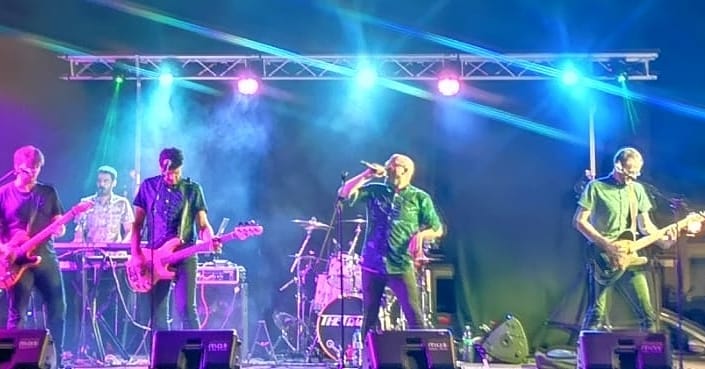 thetracksbanda's tweet photo. La Fiesta del Barrio de Aledo nunca decepciona y, empezando a las 3 de la mañana, aquello fue una fiesta de #TracksNRoll.
MIL GRACIAS a los que estuvistéis hasta las mil con nosotros y con el #PowerPopCovers y el #IndieRock.
1/3 de nuestro #TracksTour y allí estábais.😍🤗🤗😍 https://t.co/9JGUA4lcJX