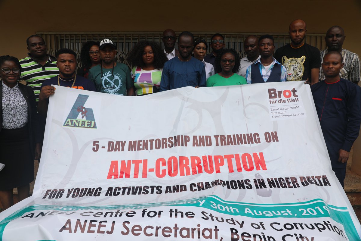 aneejnigeria's tweet photo. #OpenND #CorruptionMustNotPay Group photograph of participants at the Training and Mentorship on Anti-corruption for Young Activists and Champions. @Ugolor @LAtakpu https://t.co/ZxUnXueMhI