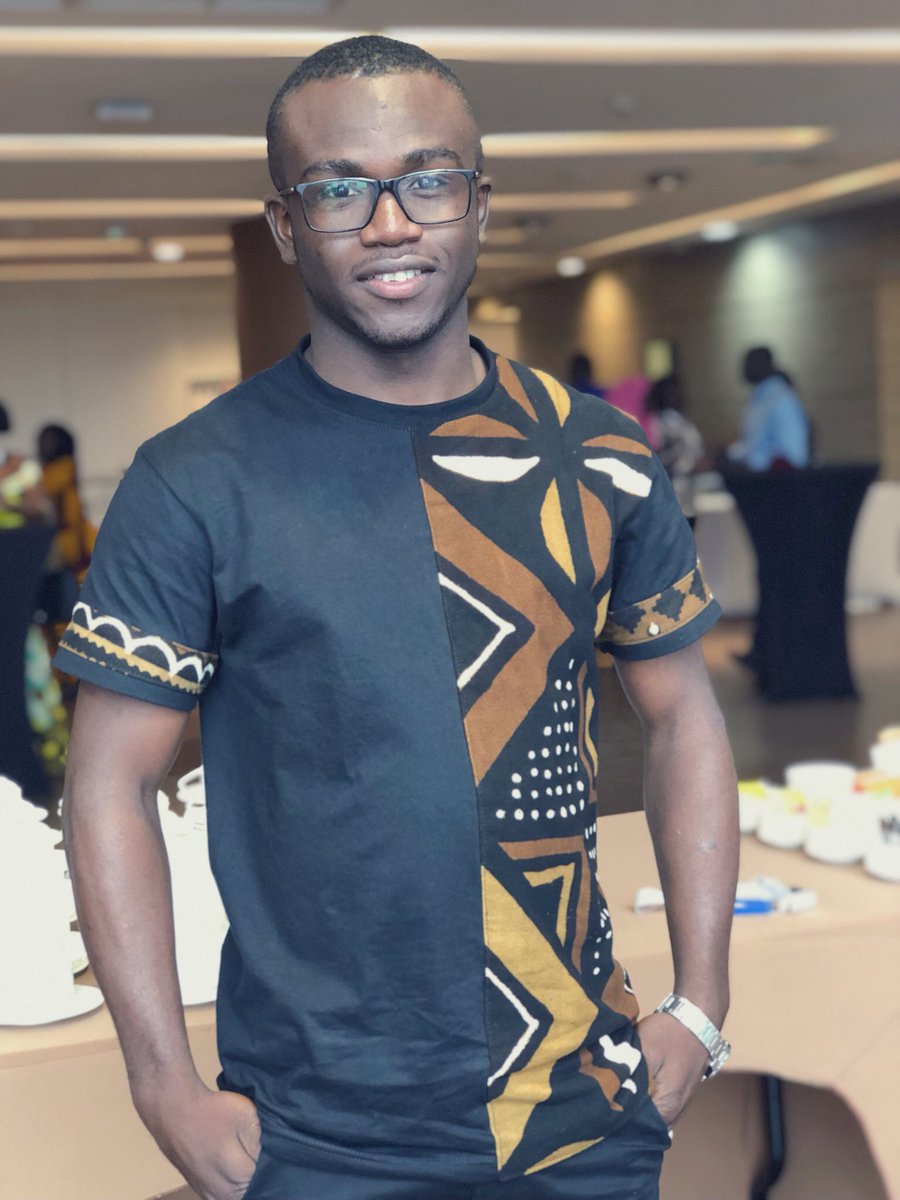 amadou_mt's tweet photo. Fier de porter un t-shirt @IParila, une jeune #startup malienne qui ambitionne de redonner aux maliens l’envie et la fierté de porter le made in #Mali 🇲🇱 👈🏾 ! https://t.co/jAaUBN719o